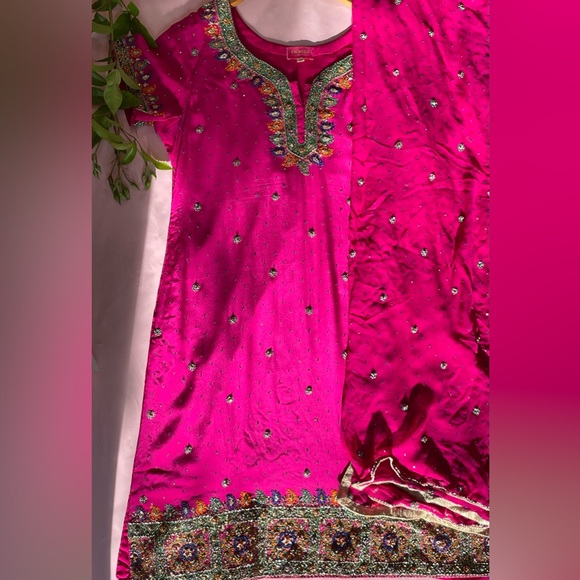 Frontier heritage ready to wear readymade party designer pink magenta embroidery - Picture 4 of 11